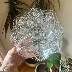 Gorgeous vintage crystal bowl with intricate star design. Unique and stu…